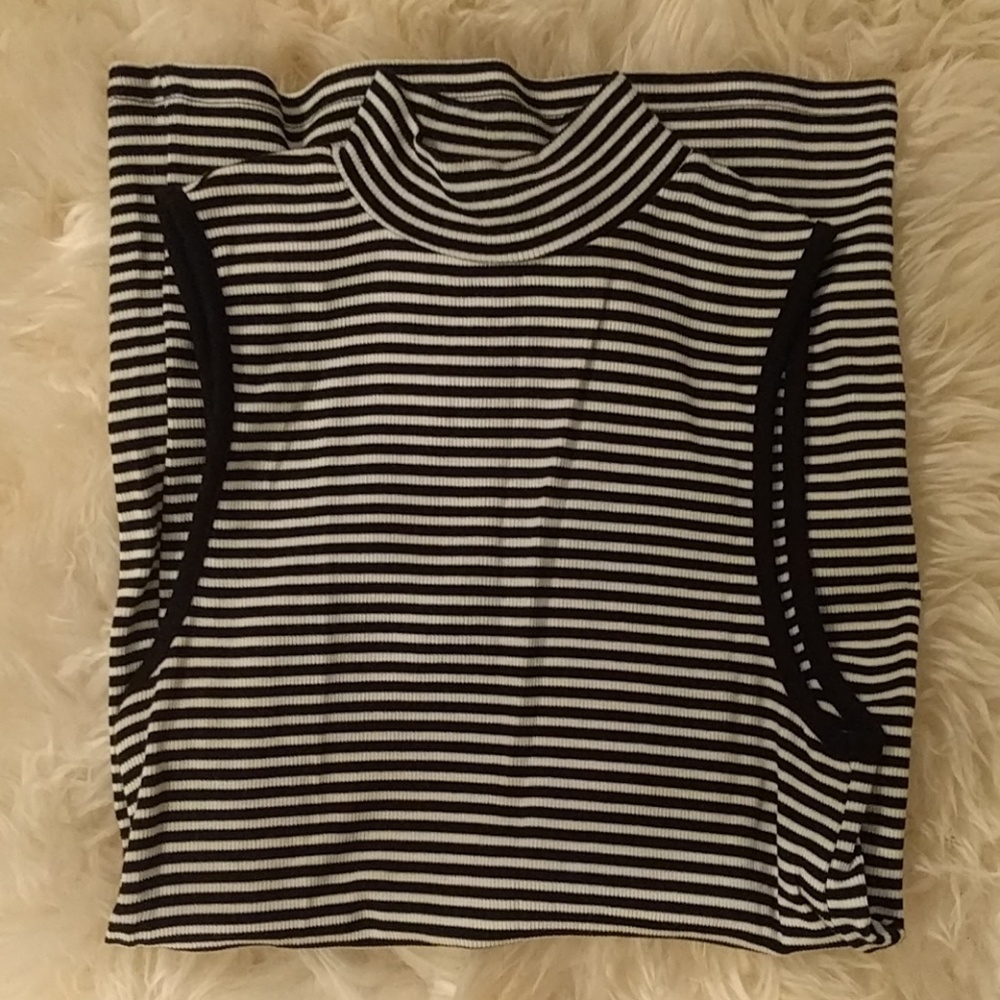 Gap sleeveless black and white striped turtleneck